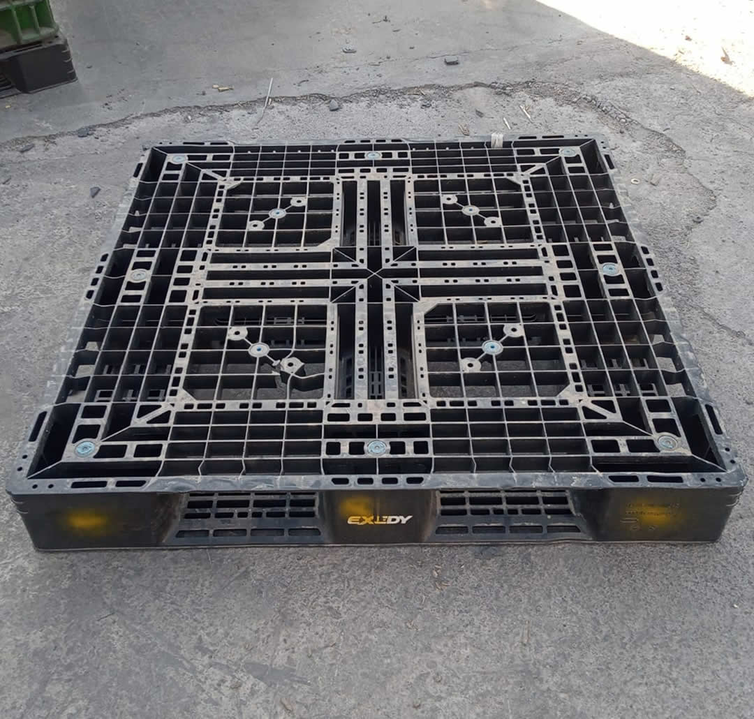 Tarima de plástico reforzada