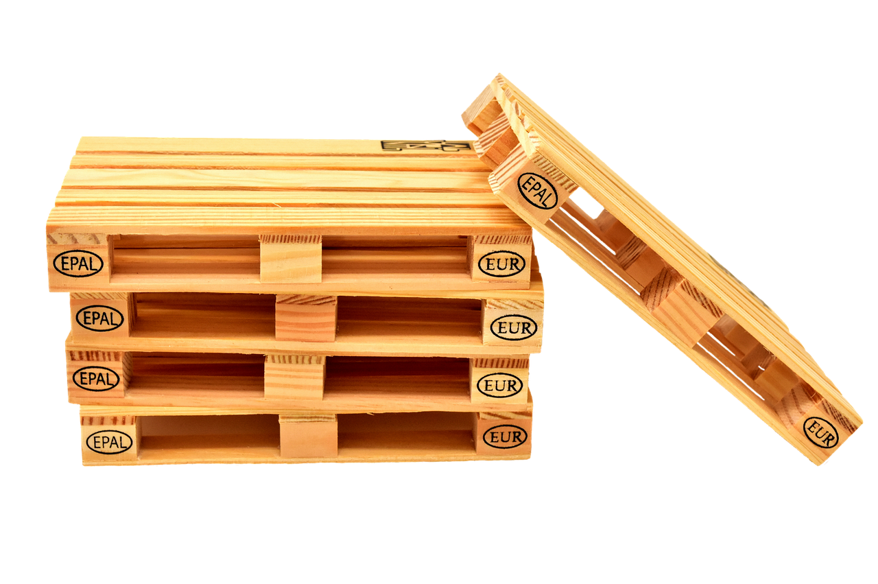 Tarimas madera apiladas